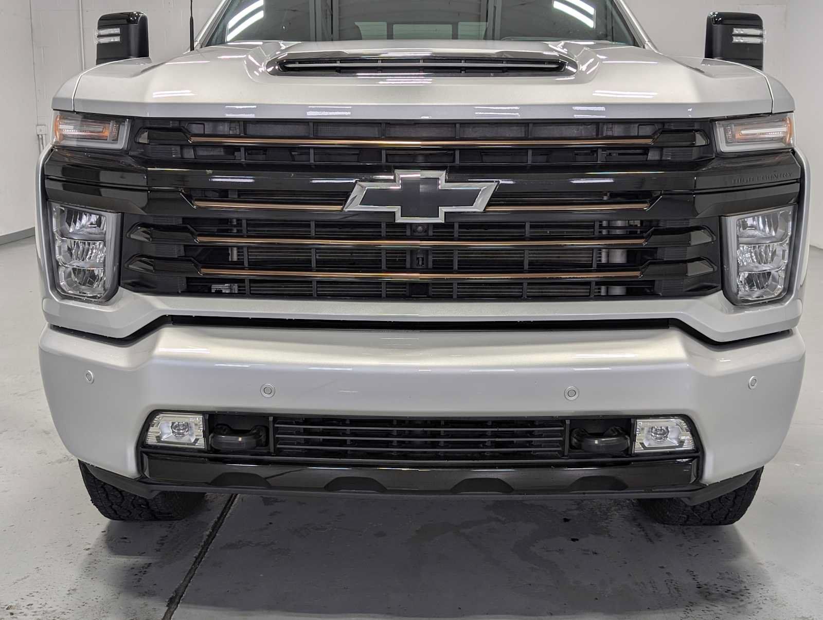Used 2023 Chevrolet Silverado 3500 High Country w/ Z71 Off-Road Package AWD/4WD image 2