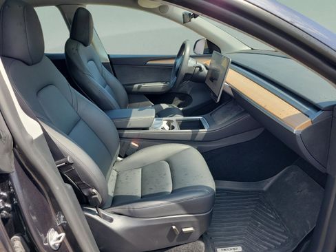 Used 2024 Tesla Model Y Long Range AWD/4WD image 17