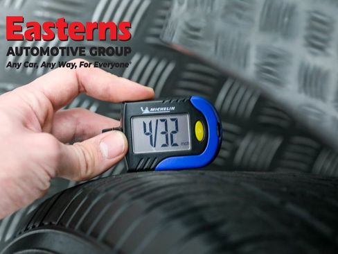 Used 2023 Chrysler Pacifica Touring-L image 31