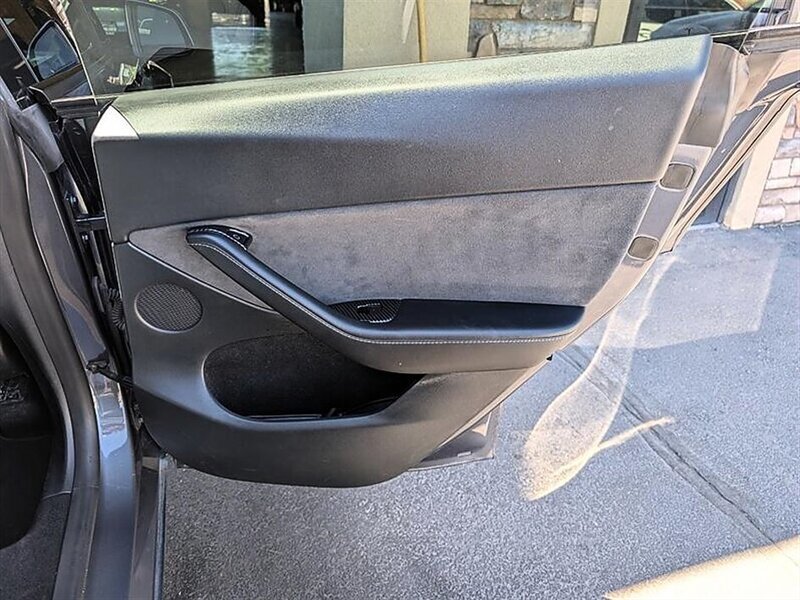 Used 2023 Tesla Model Y Performance AWD/4WD image 27
