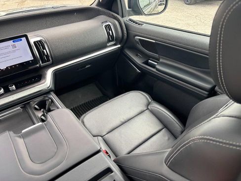 Used 2025 Ford Expedition Max Platinum w/ Stealth Performance Package AWD/4WD image 17