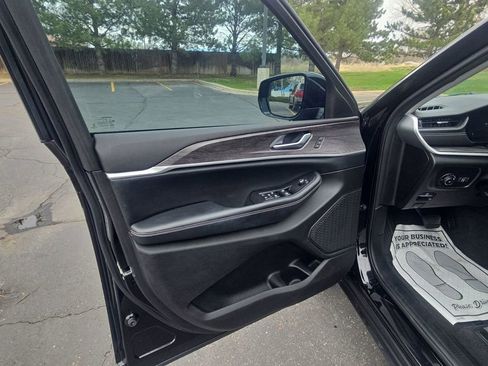 Used 2023 Jeep Grand Cherokee Limited RWD image 28