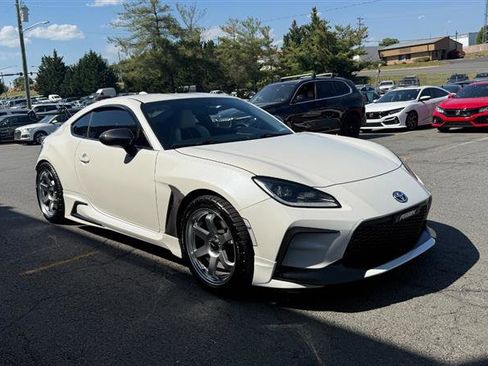 Used 2022 Toyota GR86 w/ ALL Weather Mat Package (TMS) RWD image 3