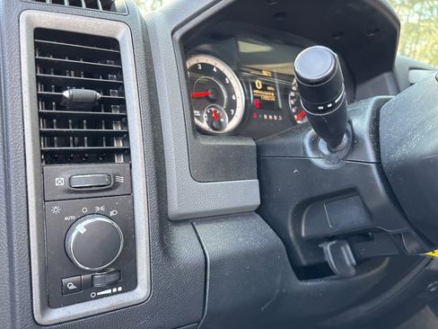 Used 2016 RAM 1500 ST w/ SXT Appearance Group image 9