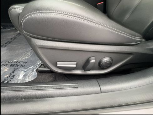 Used 2025 Genesis G70 2.5T RWD image 20