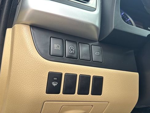 Used 2019 Toyota Highlander XLE FWD image 13