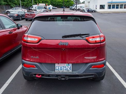 Used 2017 Jeep Cherokee Trailhawk AWD/4WD image 4