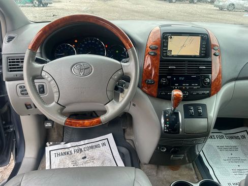 Used 2008 Toyota Sienna XLE Limited image 9