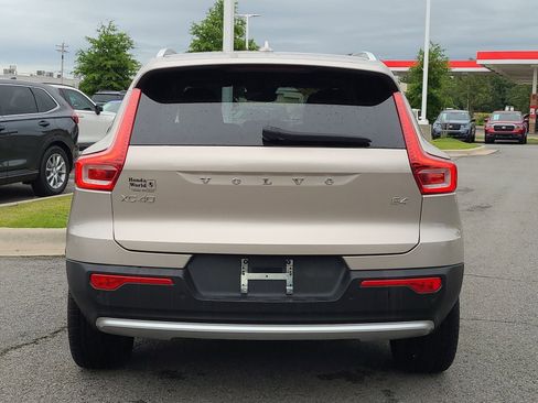 Used 2023 Volvo XC40 B4 Ultimate FWD image 4
