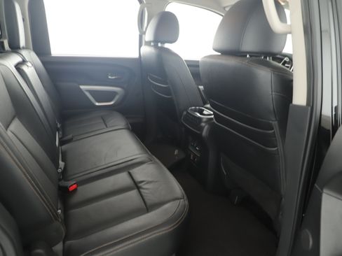 Used 2019 Nissan Titan SL image 25