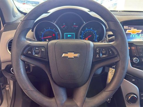 Used 2016 Chevrolet Cruze LT w/ Technology Package image 11