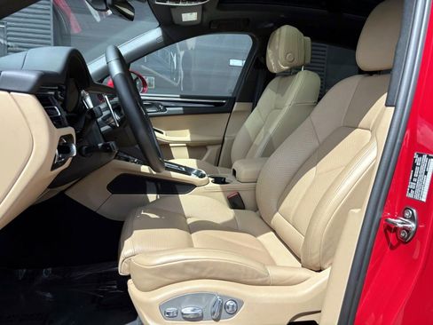 Certified 2026 Porsche Macan AWD/4WD image 5