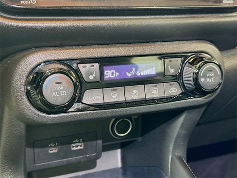 Used 2023 Nissan Kicks SR w/ SR Premium Package image 13