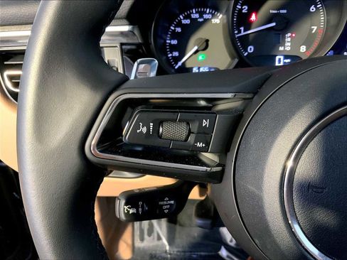 Certified 2023 Porsche Macan AWD/4WD image 27