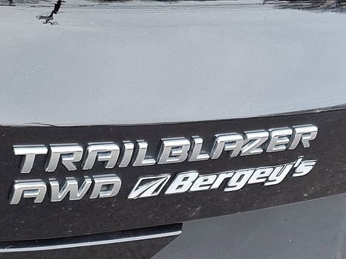 Used 2025 Chevrolet TrailBlazer LT AWD/4WD image 32