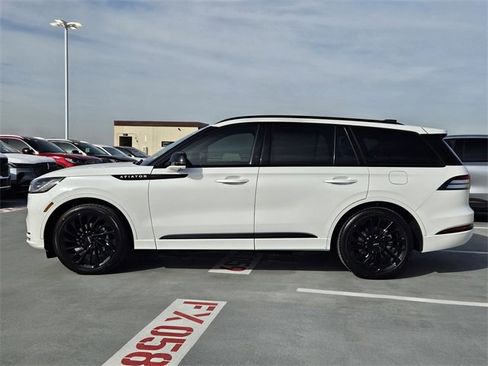 New 2026 Lincoln Aviator Reserve image 4