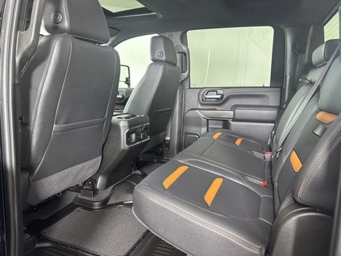 Used 2021 GMC Sierra 2500 AT4 w/ AT4 Premium Plus Package image 12