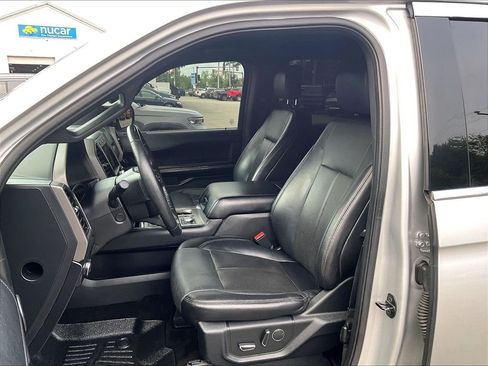 Used 2018 Ford Expedition Max XLT w/ Equipment Group 202A AWD/4WD image 10