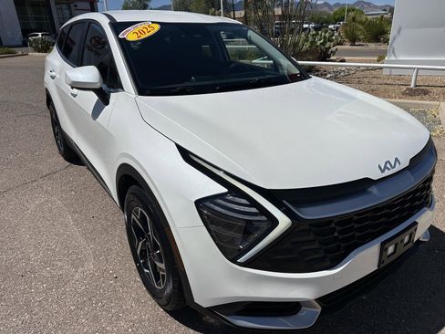 Used 2025 Kia Sportage LX image 10