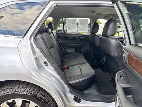 Used 2017 Subaru Outback 2.5i Limited AWD/4WD image 10