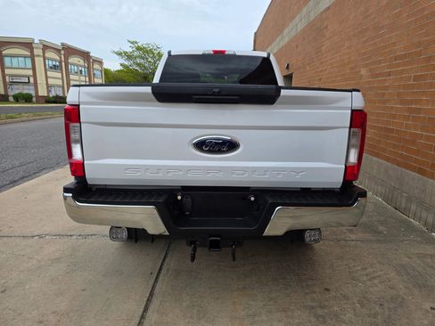 Used 2017 Ford F250 XLT AWD/4WD image 4