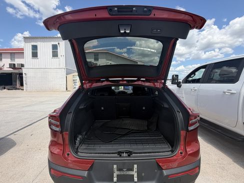 Used 2023 Volvo C40 P8 Recharge Plus w/ Climate Package AWD/4WD image 4