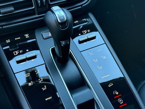 Certified 2025 Porsche Macan image 24
