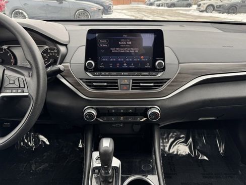 Used 2023 Nissan Altima 2.5 SV image 2