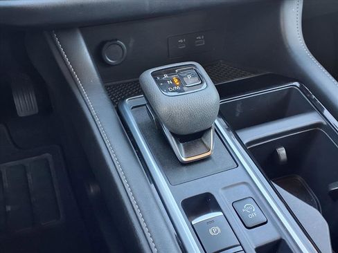 Used 2024 Nissan Pathfinder SV image 21