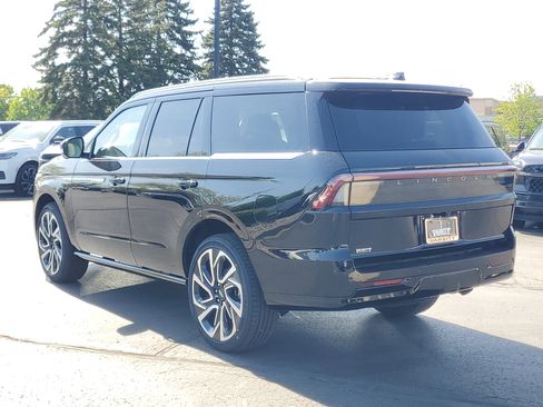 New 2026 Lincoln Navigator Reserve AWD/4WD image 3