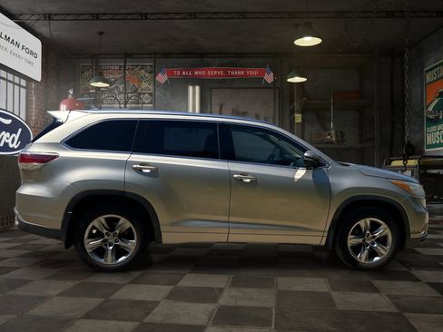 Used 2015 Toyota Highlander Limited Platinum AWD/4WD image 7