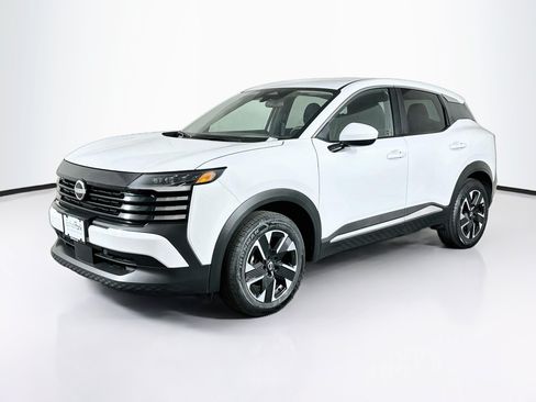 Used 2025 Nissan Kicks SV AWD/4WD image 3
