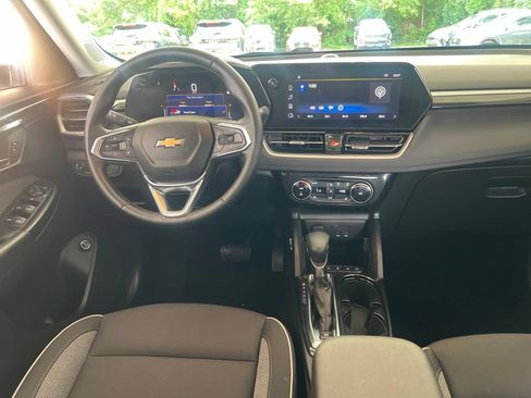 Used 2024 Chevrolet TrailBlazer LT w/ Convenience Package AWD/4WD image 17