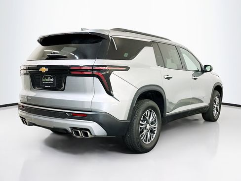 Used 2025 Chevrolet Traverse LT AWD/4WD image 9