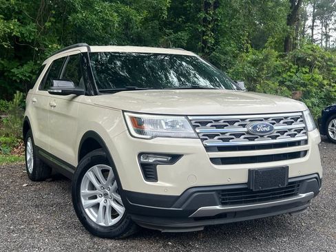 Used 2018 Ford Explorer XLT w/ Equipment Group 202A AWD/4WD image 7