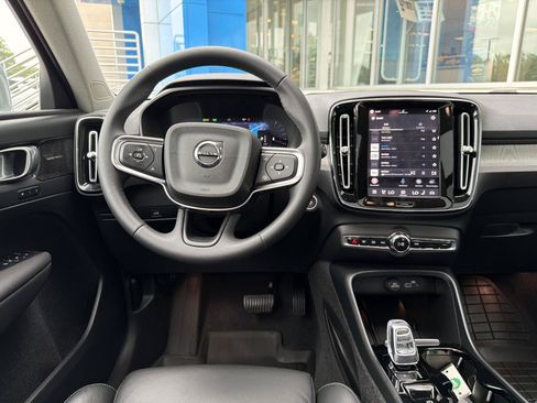 Used 2024 Volvo XC40 B5 Ultimate w/ Protection Package Premier AWD/4WD image 17