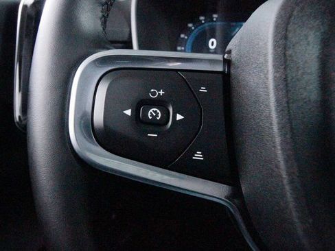 Certified 2025 Volvo XC40 B5 Core image 17