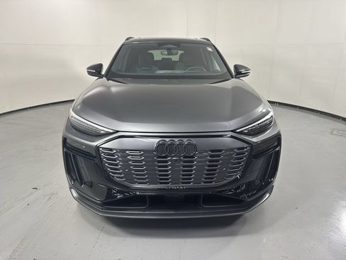 Used 2025 Audi SQ6 e-tron Premium Plus w/ Premium Plus AWD/4WD image 26
