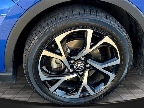 Used 2020 Toyota C-HR XLE FWD image 9