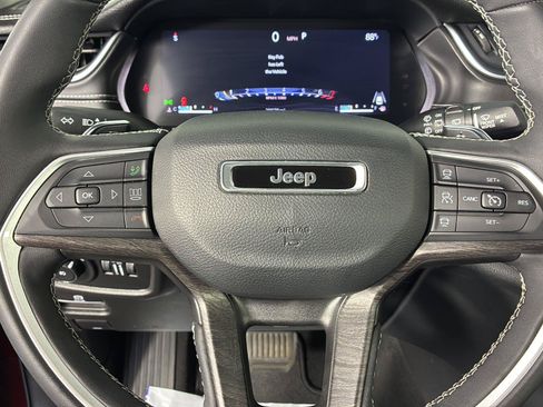 Used 2023 Jeep Grand Cherokee Limited w/ Trailer Tow Prep Group (B) AWD/4WD image 33