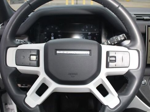 Used 2025 Land Rover Defender 110 X-Dynamic SE image 17