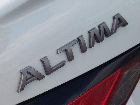 Used 2023 Nissan Altima 2.5 SV image 8