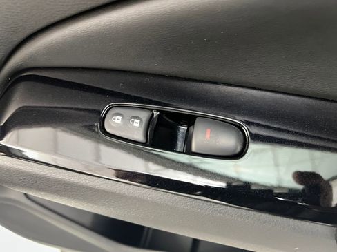 Used 2025 Nissan Altima 2.5 SR image 23