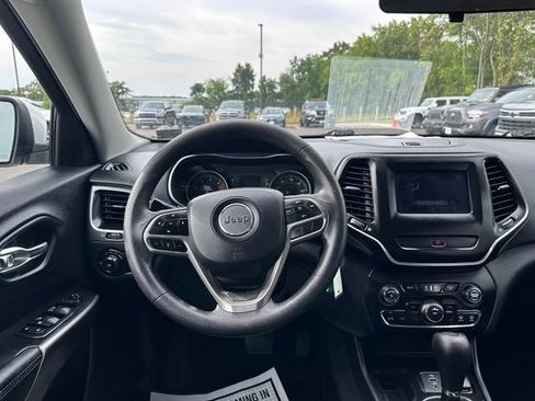 Used 2019 Jeep Cherokee Latitude w/ Popular Appearance Group FWD image 20