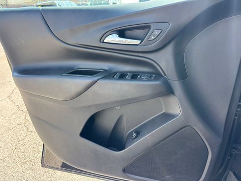 Used 2022 Chevrolet Equinox LT w/ Driver Convenience Package AWD/4WD image 12