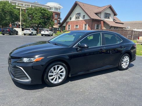 Used 2022 Toyota Camry LE FWD image 2