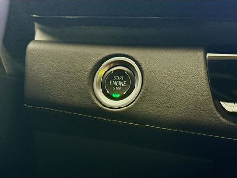 Used 2024 Cadillac Escalade ESV Premium Luxury image 11