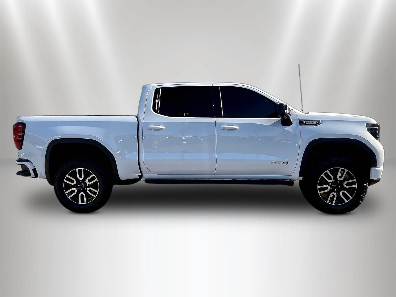 Used 2024 GMC Sierra 1500 AT4 w/ Technology Package AWD/4WD image 4