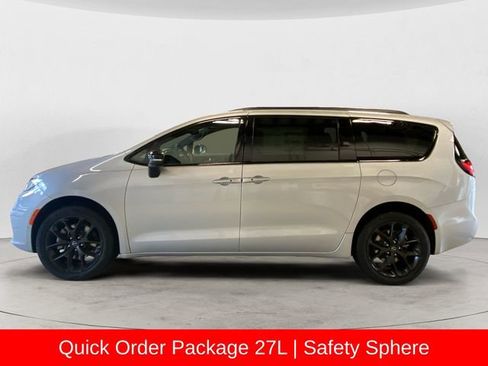 New 2026 Chrysler Pacifica Select w/ S Appearance Package image 2