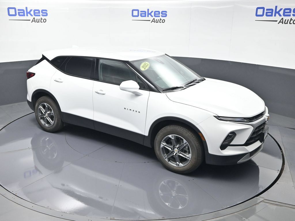 Used 2025 Chevrolet Blazer LT AWD/4WD image 45